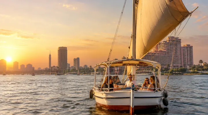 Cairo Private Felucca Ride on the Nile with Hotel Pickup Drop-off and Refreshments